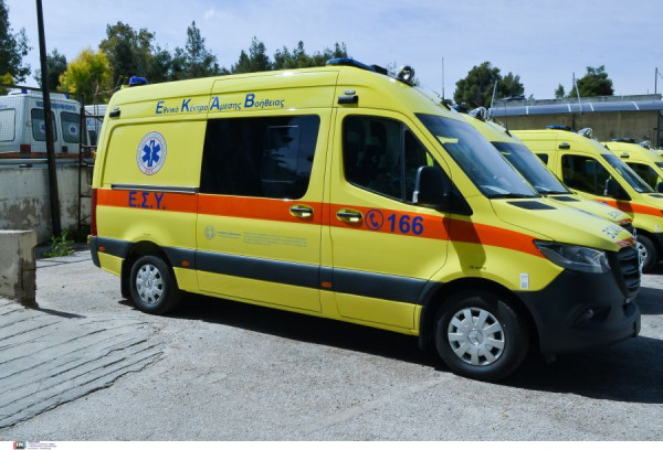 Σοκ στη Λέσβο: Γυναίκα πέθανε περιμένοντας ασθενοφόρο στο Γαβαθά