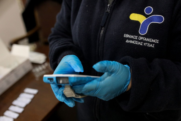 ΕΟΔΥ: Τρεις νέοι θάνατοι από γρίπη και Covid-19 - Αυξημένη η θετικότητα στον RSV