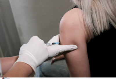 ΕΜΑ για μετάλλαξη Όμικρον: «Είμαστε προετοιμασμένοι, σε 3 με 4 μήνες η έγκριση νέων εμβολίων αν χρειαστεί»