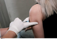ΕΜΑ για μετάλλαξη Όμικρον: «Είμαστε προετοιμασμένοι, σε 3 με 4 μήνες η έγκριση νέων εμβολίων αν χρειαστεί»