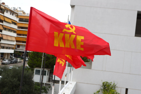 ΚΚΕ: «Αυξήσεις μισθών στους νοσηλευτές επαναφορά 13ου 14ου μισθού και ένταξη στα ΒΑΕ»