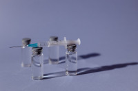 Εμβόλια και θρόμβωση: Έλληνες καθηγητές εξηγούν τους μηχανισμούς