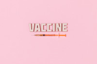 Εμβόλια «στα αζήτητα»: Η μειωμένη κατανάλωση, η πλεονάζουσα δαπάνη και το «κίνητρο» του συμψηφισμού