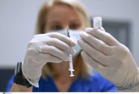 Σπαστά ανα πεναετία τα εμβόλια για τους 30 - 44, τι θα γίνει με τη...μίξη εμβολίων