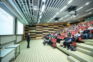 Λιγότερα και ποιοτικότερα συνέδρια ζητούν οι φαρμακευτικές εταιρείες