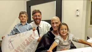 Ακίλε Πολονάρα: Δάκρυα για την επιστροφή του στο σπίτι μετά τη δύσκολη μάχη με τη λευχαιμία