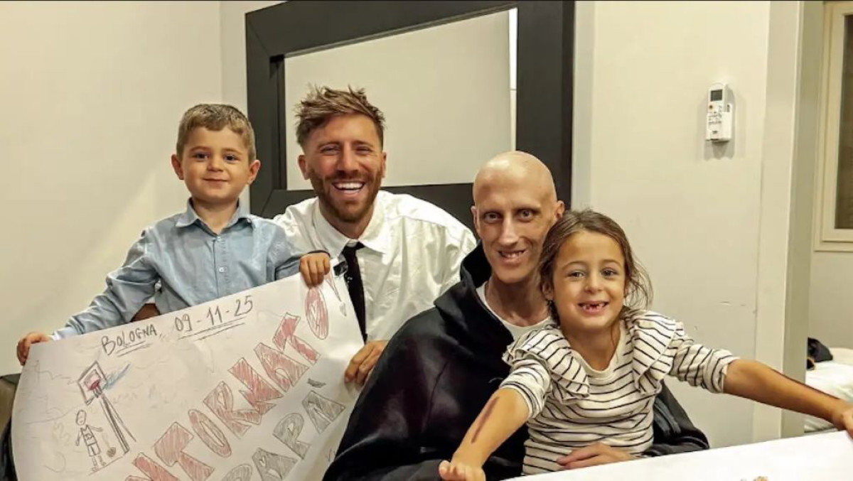 Ο Ακίλε Πολονάρα με τα παιδιά του και τον επιστήθιο φίλο του Νίκολας Ντε Ντεβίτις/Instagram.com/divanoletto