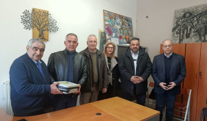 Δωρεά απινιδωτή στο 1ο Εργαστηριακό Κέντρο Τρίπολης από το Επιμελητήριο Αρκαδίας