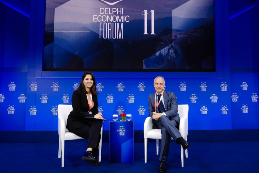 Ο κ. Juan José Marco Jurado με τη δημοσιογράφο της ΕΡΤ Στέλλα Στυλιανού/11ο ΟΙΚΟΝΟΜΙΚΟ ΦΟΡΟΥΜ ΔΕΛΦΩΝ.