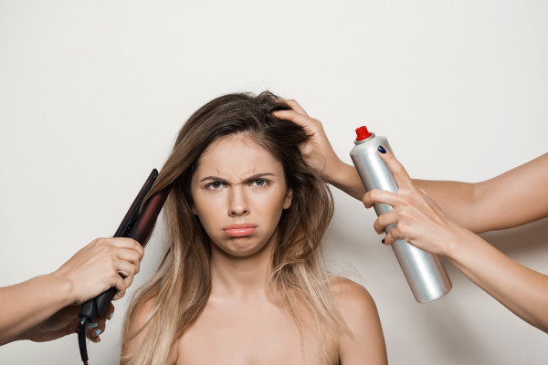 Πώς το hair styling με θερμότητα επιβαρύνει τους πνεύμονες όσο η παραμονή στην μποτιλιαρισμένη Κηφισίας