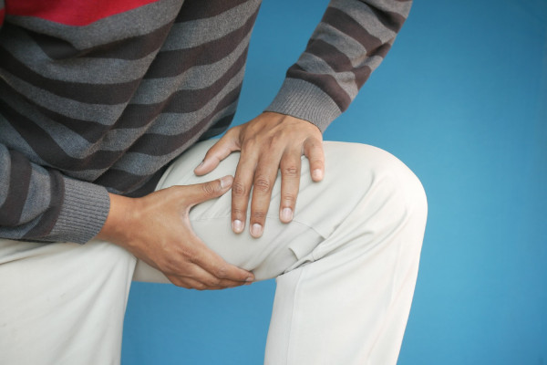 Αρθρίτιδα γόνατος: Η συντηρητική αντιμετώπιση απλά περιορίζει τα συμπτώματα... δεν θεραπεύει το πρόβλημα