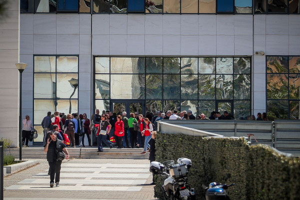 Στον Ερυθρό οι 5 τραυματίες από επιθέσεις 89χρονου σε ΕΦΚΑ Κεραμεικού και Εφετείο