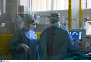 ΕΟΔΥ: Μειωμένη η θετικότητα σε γρίπη και COVID-19, στους 13 συνολικά οι νεκροί