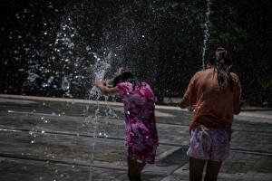 Έρχεται καύσωνας από την Κυριακή με 44άρια στα θερμόμετρα - Η πρόγνωση Κολυδά