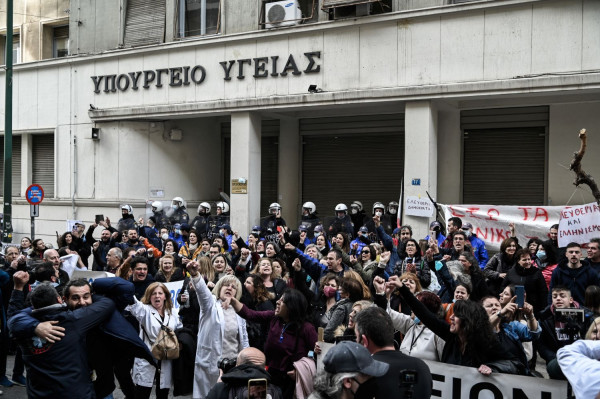 «Κατηγορώ» ΟΕΝΓΕ για Γεωργιάδη: «Σχέδιο πλήρους κατάργησης της δωρεάν νοσοκομειακής περίθαλψης»