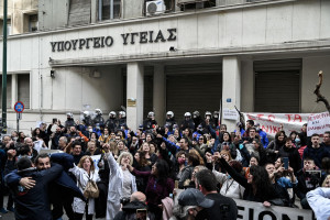 «Κατηγορώ» ΟΕΝΓΕ για Γεωργιάδη: «Σχέδιο πλήρους κατάργησης της δωρεάν νοσοκομειακής περίθαλψης»