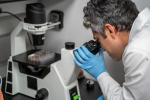 Νέα μελέτη: Το mRNA εμβόλιο για την Covid-19 πυροδοτεί ανοσολογική αντίδραση κατά του καρκίνου