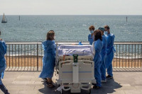 Νοσοκομείο στη Βαρκελώνη: Ασθενείς με κορονοϊό βλέπουν ξανά τη θάλασσα (pics)
