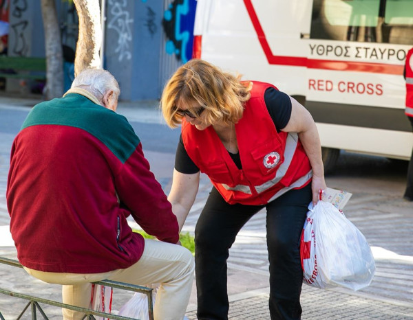 Εκπαιδευτικές και ενημερωτικές δράσεις του ΕΕΣ για τους άστεγους του Πειραιά