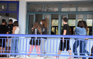 Δεν θα προσμετρώνται απουσίες έως και πέντε ημερών από τα σχολεία λόγω ιογενών λοιμώξεων του αναπνευστικού