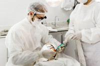 H ασθένεια των δοντιών που τριπλασιάζει τον κίνδυνο σοβαρής νόσησης από κορονοϊό