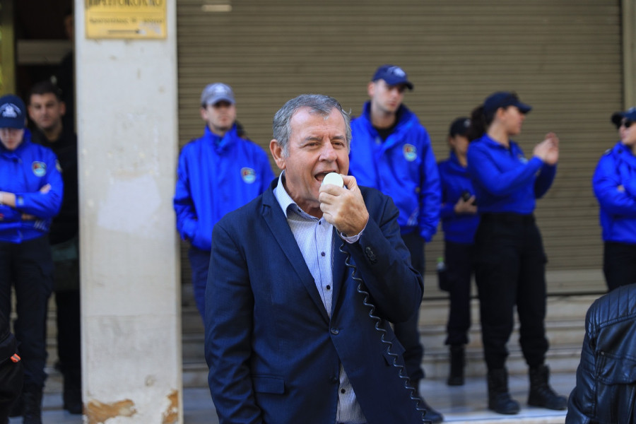 Γιαννάκος: Διπλασιάζονται οι μισθοί των ιεραρχών και οι εργαζόμενοι του ΕΣΥ τίποτα!