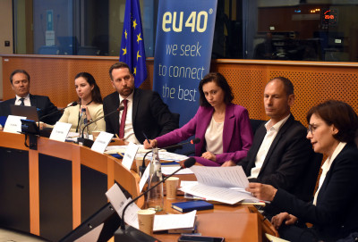 ΠΕΦ: Μέσω επενδύσεων η αντιμετώπιση των ελλείψεων φαρμάκων και η κάλυψη των Ευρωπαίων ασθενών