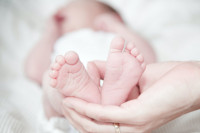 Εμβολιασμένη κατά της COVID γέννησε το πρώτο μωρό με αντισώματα