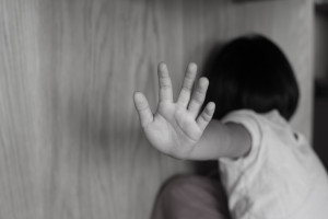 Η Κομισιόν θεσπίζει αυστηρότερες ποινές για τη σεξουαλική κακοποίηση και εκμετάλλευση παιδιών