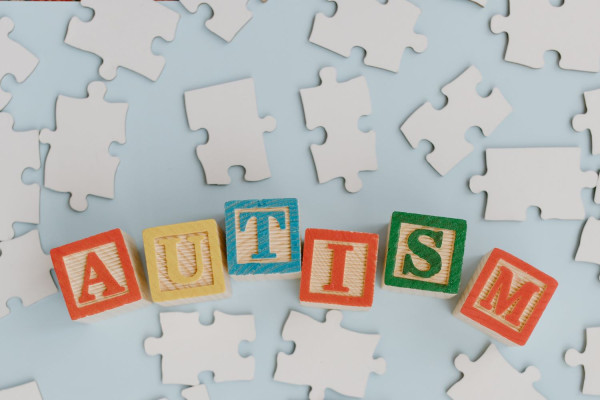 Αυτισμός: Όλα όσα πρέπει να γνωρίζουμε για μια πολύπλοκη αναπτυξιακή διαταραχή