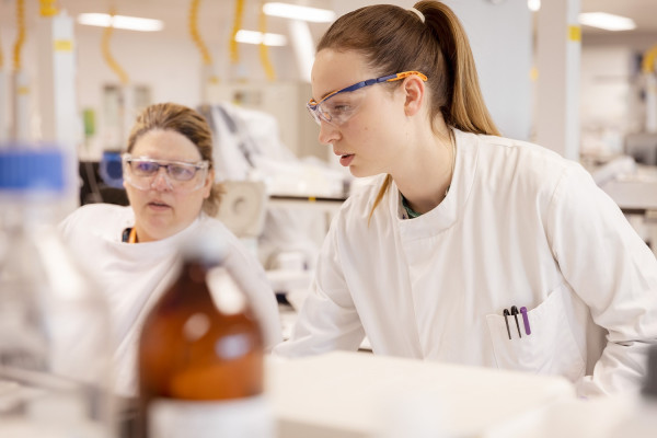 GSK: Eξαγορά έναντι 2,2 δισ. δολαρίων εταιρείας που παρασκευάζει φάρμακο για τις τροφικές αλλεργίες