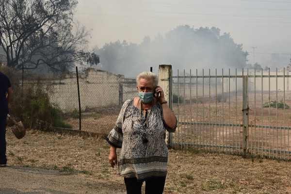 Πνευμονολόγοι για φωτιά: Έτσι θα προστατευτείτε από τον καπνό και τα αιωρούμενα σωματίδια