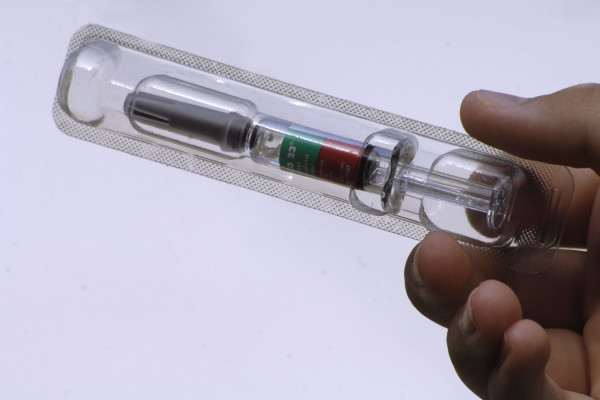 Κορονοϊός- εμβόλιο: Φόβοι για πιθανές ελλείψεις σε σύριγγες και αντισηπτικά μαντηλάκια