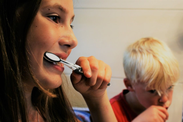 Η καθημερινή φροντίδα δοντιών και στόματος συμβάλει στη διατήρηση της καλής υγείας