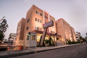 Mediterraneo Hospital: Παγκόσμια πρωτιά στην ενδοσκοπική μαστεκτομή με το ρομποτικό σύστημα HandX