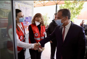 Επίσκεψη Γεωργιάδη στον «Ευαγγελισμό» για τους εθελοντές του Ελληνικού Ερυθρού Σταυρού στα ΤΕΠ