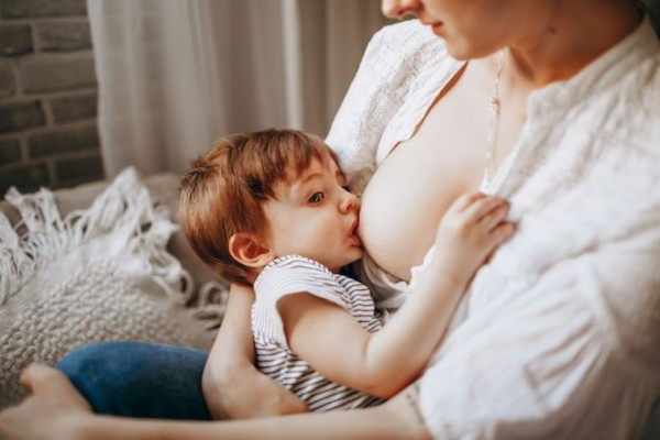 Τι πρέπει να γνωρίζετε για τα ογκίδια μαστού στην εγκυμοσύνη και στον θηλασμό