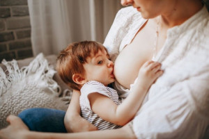 Τι πρέπει να γνωρίζετε για τα ογκίδια μαστού στην εγκυμοσύνη και στον θηλασμό